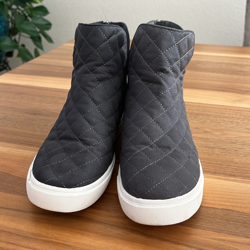 Jenny Quilted Hidden Wedge Sneaker
Excellent condition